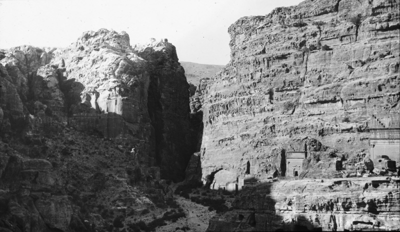 Petra - Route into the Valley