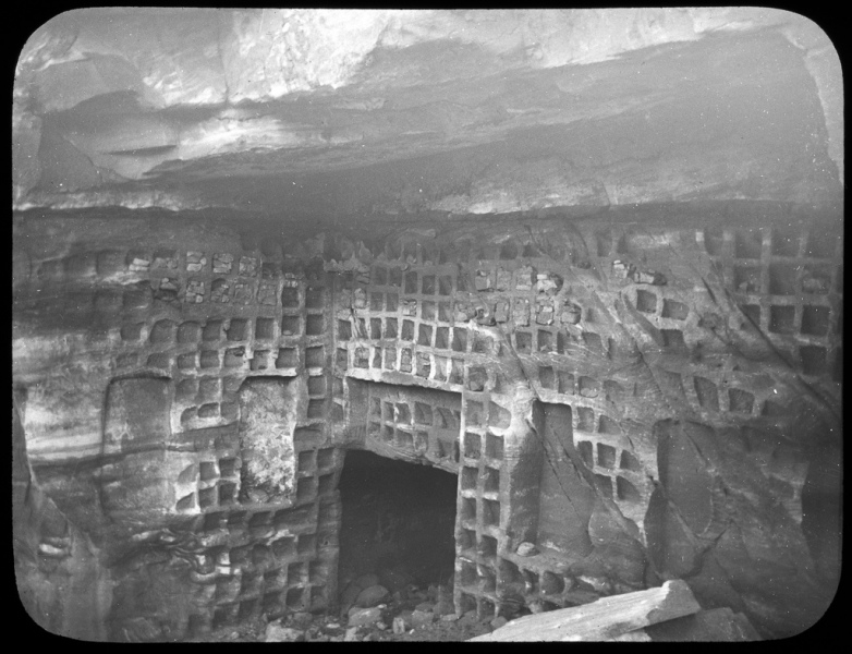 Petra - Honeycombed tomb